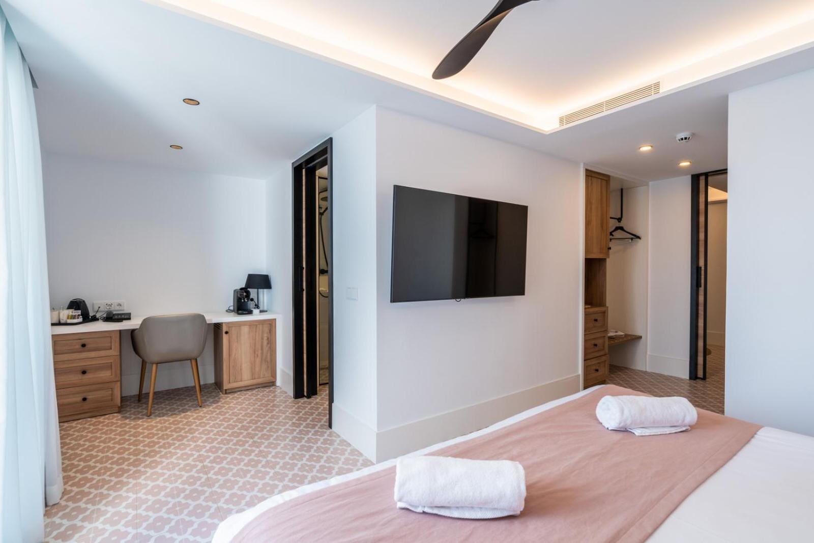 Neptuno Hotel & Spa 4 Sup Calella Room photo