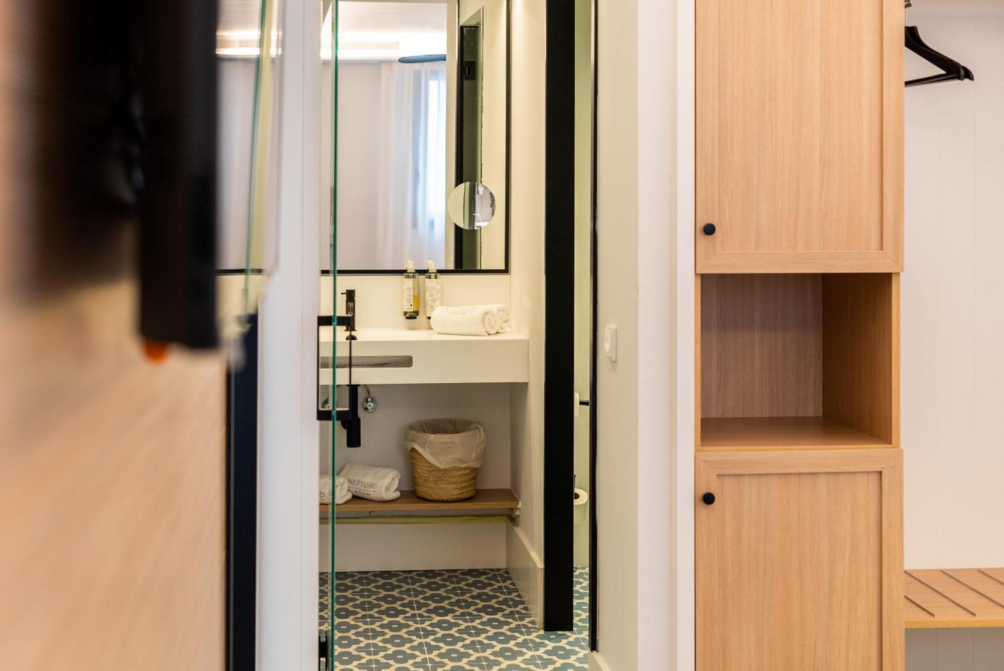 Neptuno Hotel & Spa 4 Sup Calella Room photo
