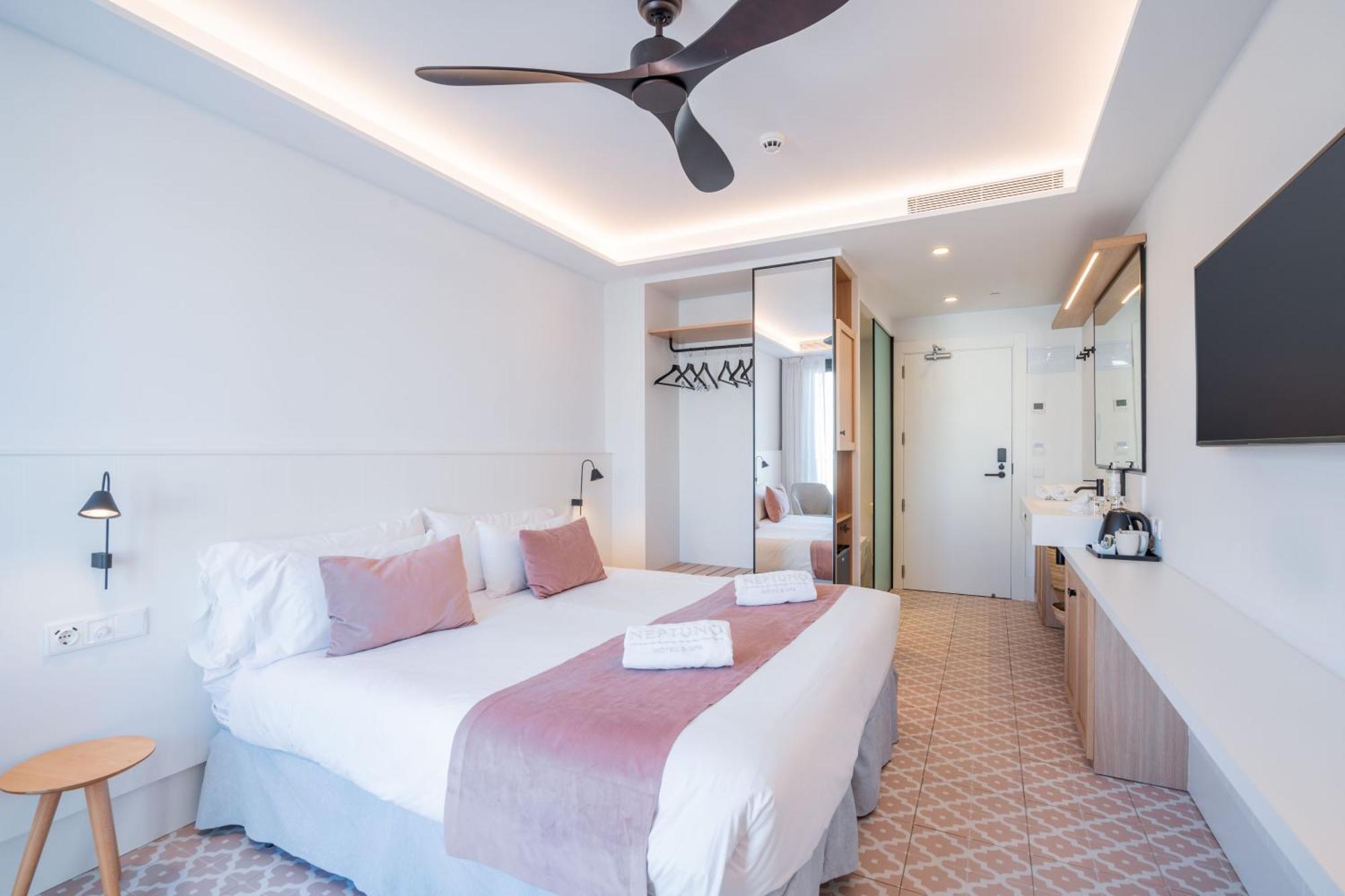 Neptuno Hotel & Spa 4 Sup Calella Exterior photo